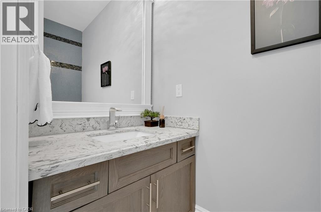 7 Riesling Court, Hamilton, ON - Indoor Photo Showing Bathroom