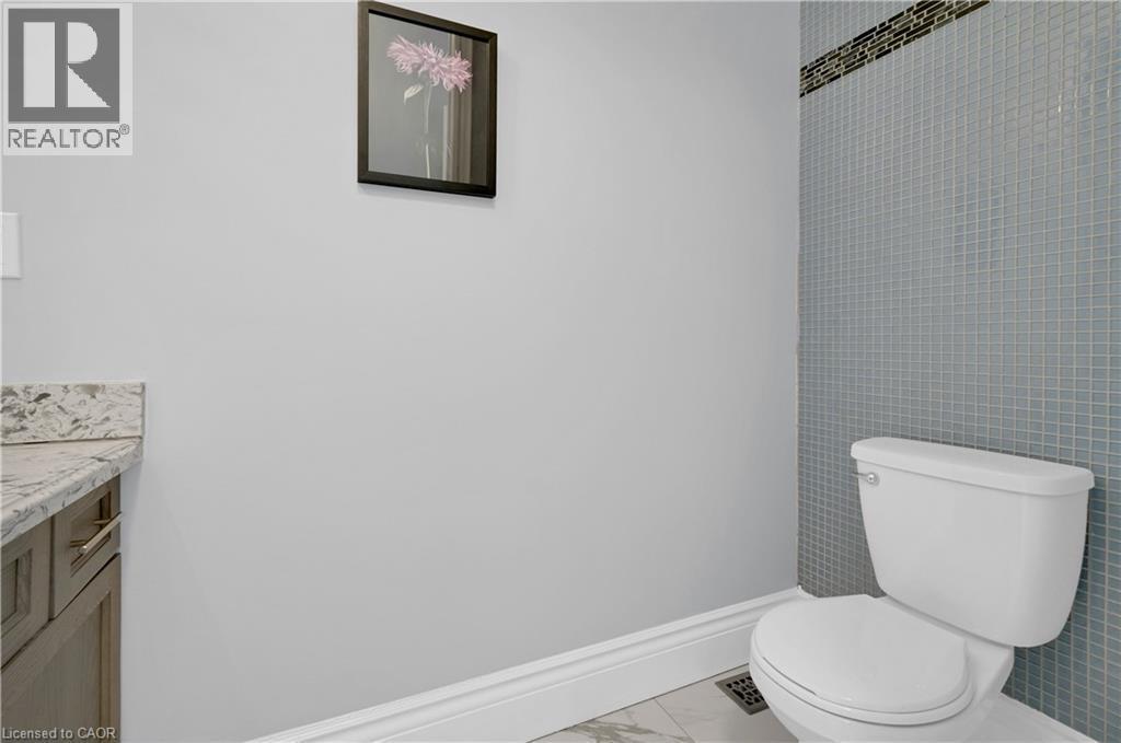 7 Riesling Court, Hamilton, ON - Indoor Photo Showing Bathroom