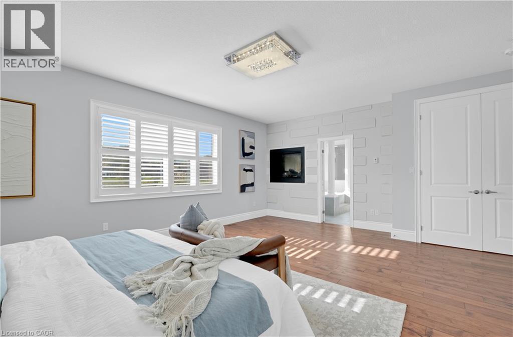 7 Riesling Court, Hamilton, ON - Indoor Photo Showing Bedroom
