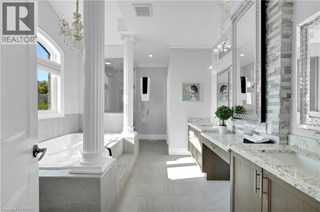 7 Riesling Court, Hamilton, ON - Indoor Photo Showing Other Room