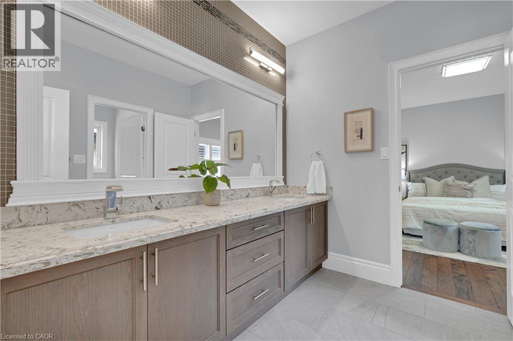 7 Riesling Court, Hamilton, ON - Indoor Photo Showing Bathroom