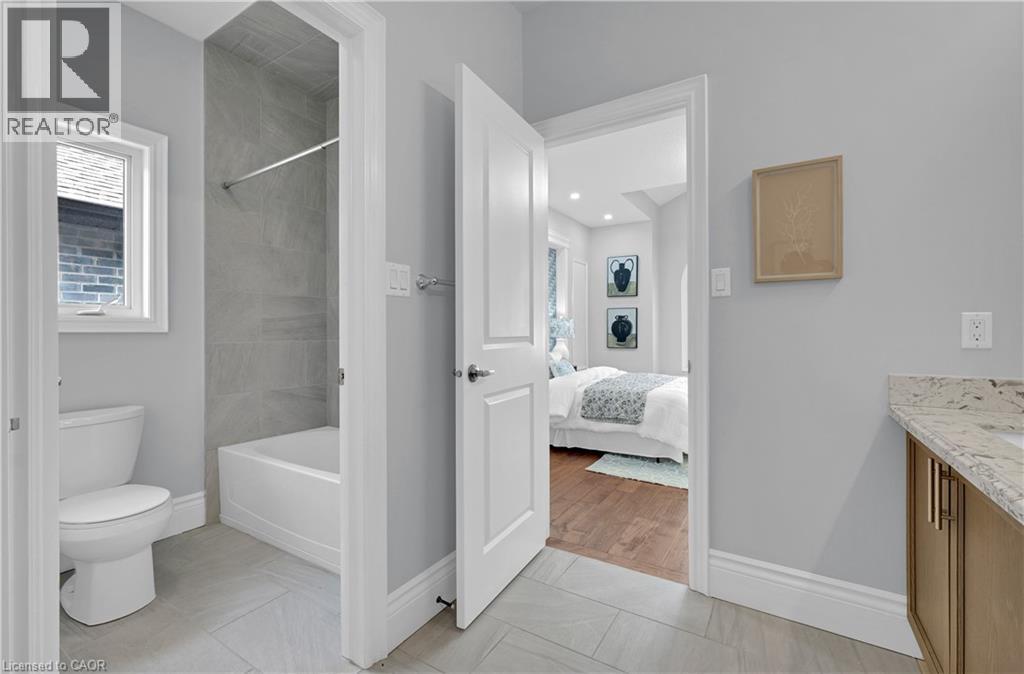 7 Riesling Court, Hamilton, ON - Indoor Photo Showing Bathroom