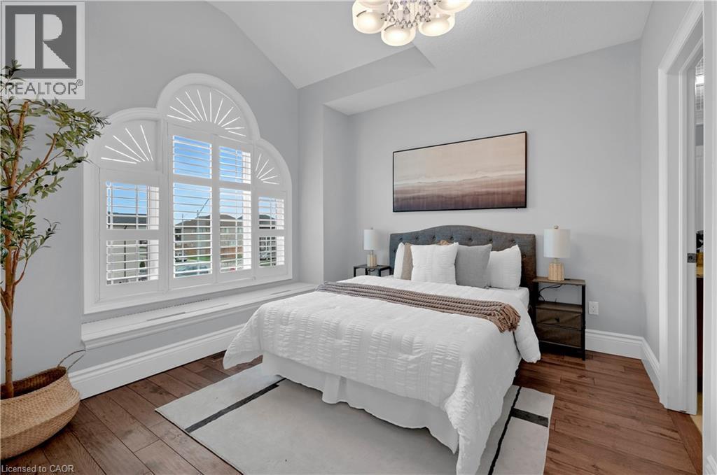 7 Riesling Court, Hamilton, ON - Indoor Photo Showing Bedroom