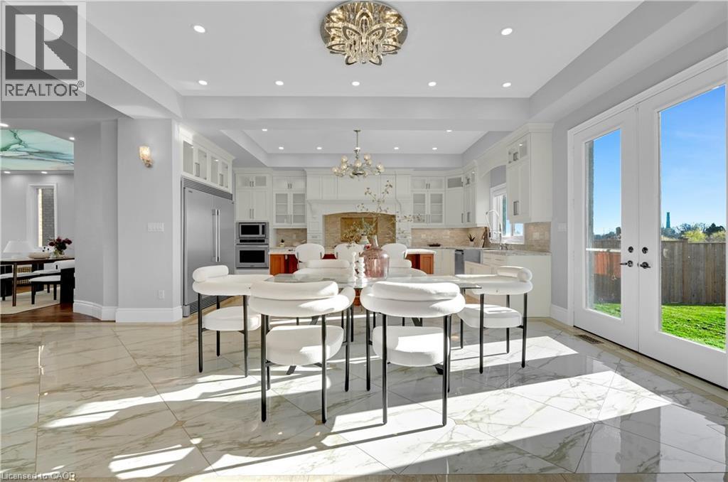 7 Riesling Court, Hamilton, ON - Indoor Photo Showing Dining Room
