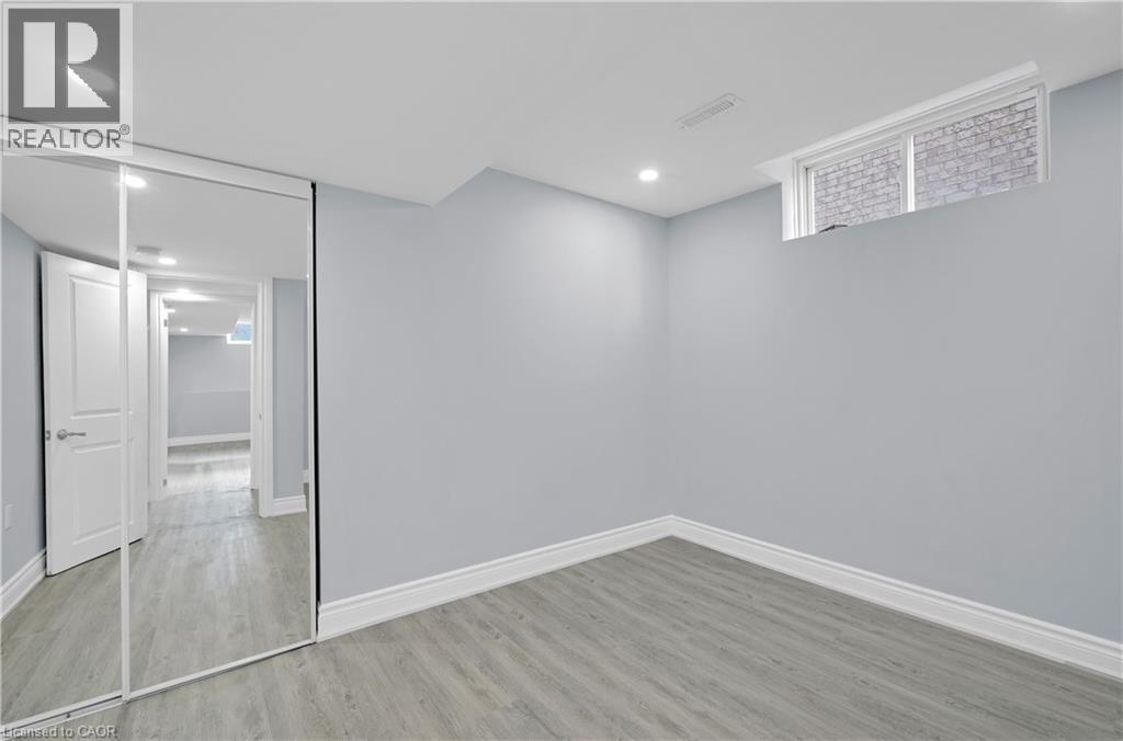 7 Riesling Court, Hamilton, ON - Indoor