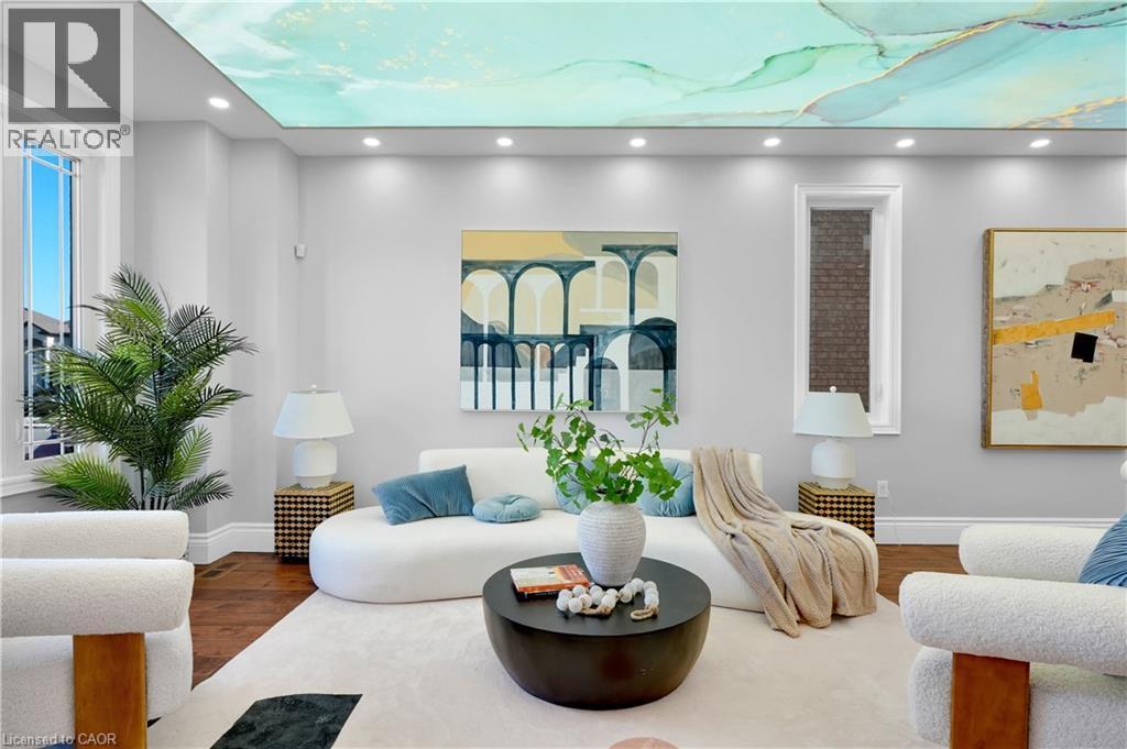 7 Riesling Court, Hamilton, ON - Indoor Photo Showing Living Room