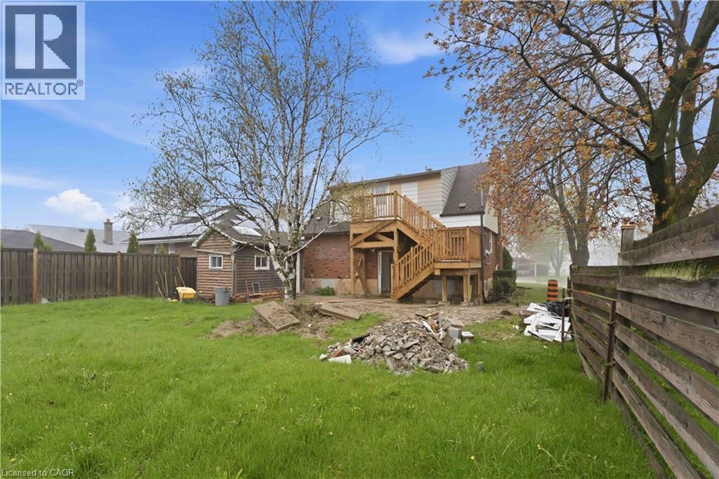 124 Mcelroy Road E Unit# 3, Hamilton, ON - Outdoor