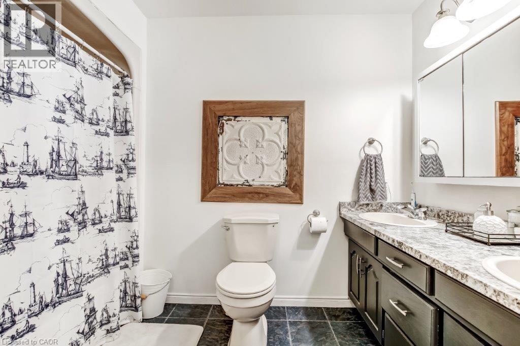 4 Donjon Boulevard, Port Dover, ON - Indoor Photo Showing Bathroom