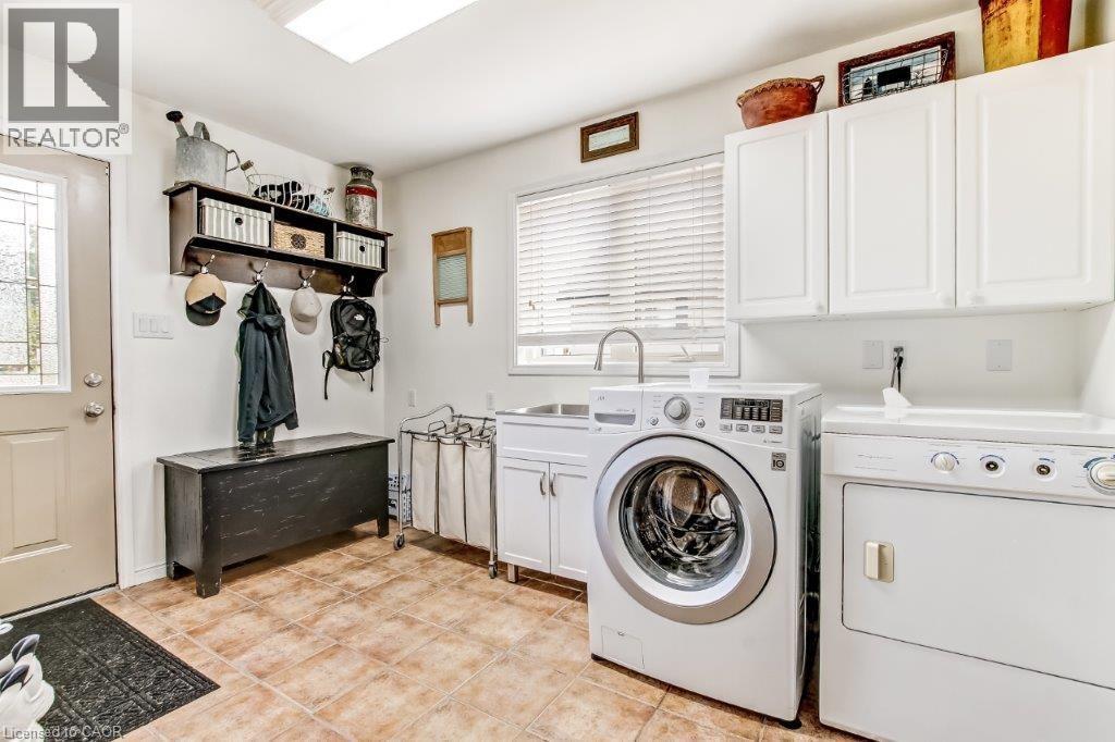 4 Donjon Boulevard, Port Dover, ON - Indoor Photo Showing Laundry Room