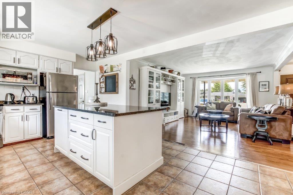 4 Donjon Boulevard, Port Dover, ON - Indoor Photo Showing Kitchen