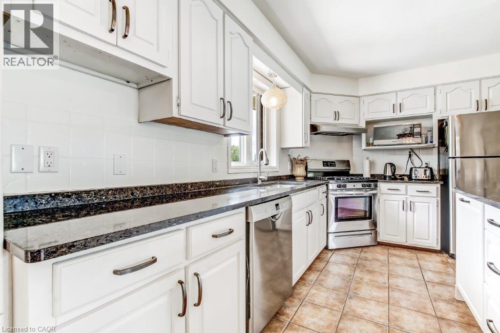 4 Donjon Boulevard, Port Dover, ON - Indoor Photo Showing Kitchen With Double Sink