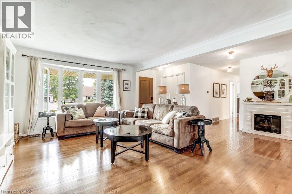 4 Donjon Boulevard, Port Dover, ON - Indoor Photo Showing Living Room With Fireplace