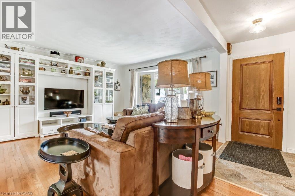 4 Donjon Boulevard, Port Dover, ON - Indoor Photo Showing Living Room