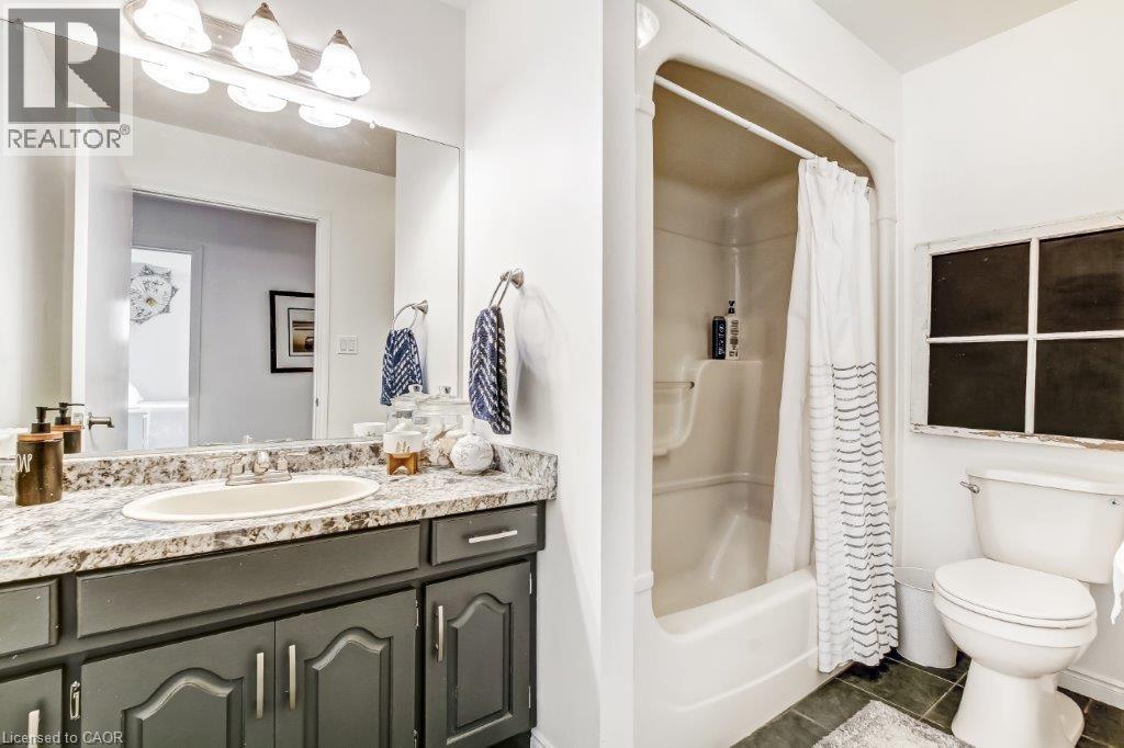 4 Donjon Boulevard, Port Dover, ON - Indoor Photo Showing Bathroom