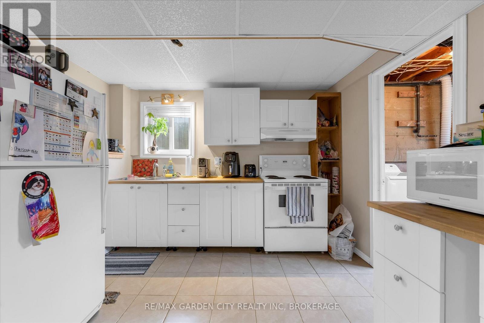 82 Linwell Road, St. Catharines (Lakeport), ON - Indoor Photo Showing Kitchen