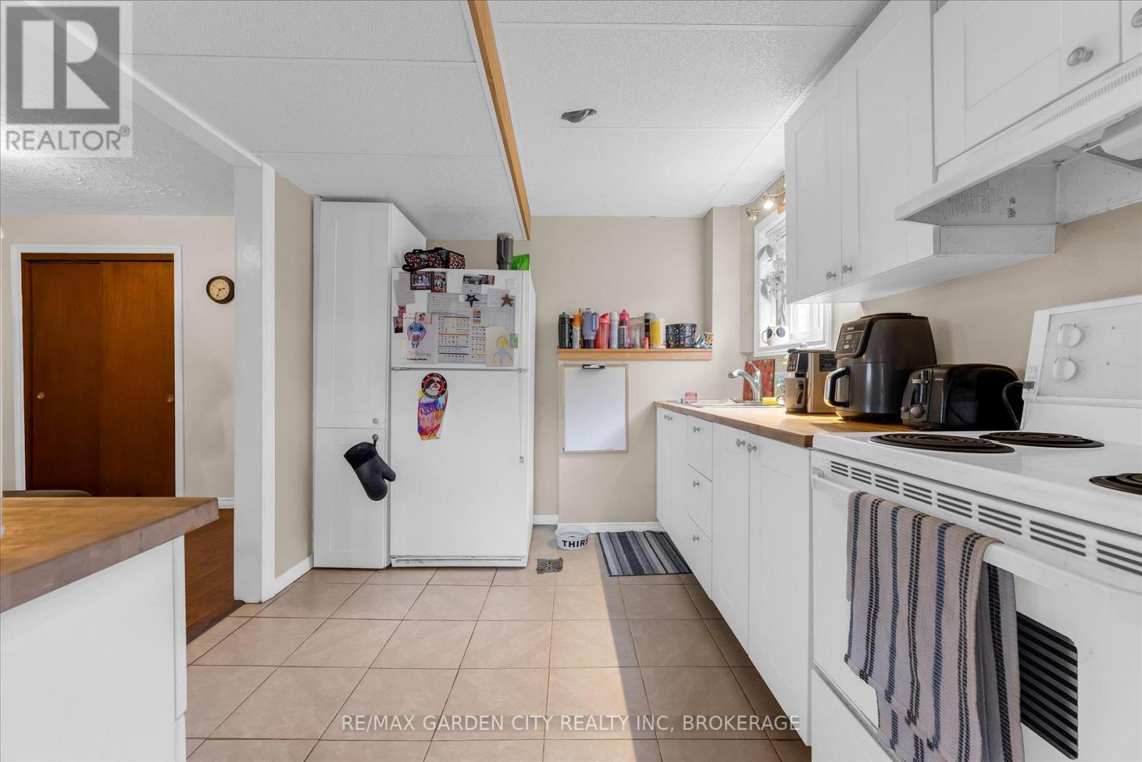 82 Linwell Road, St. Catharines (Lakeport), ON - Indoor Photo Showing Kitchen