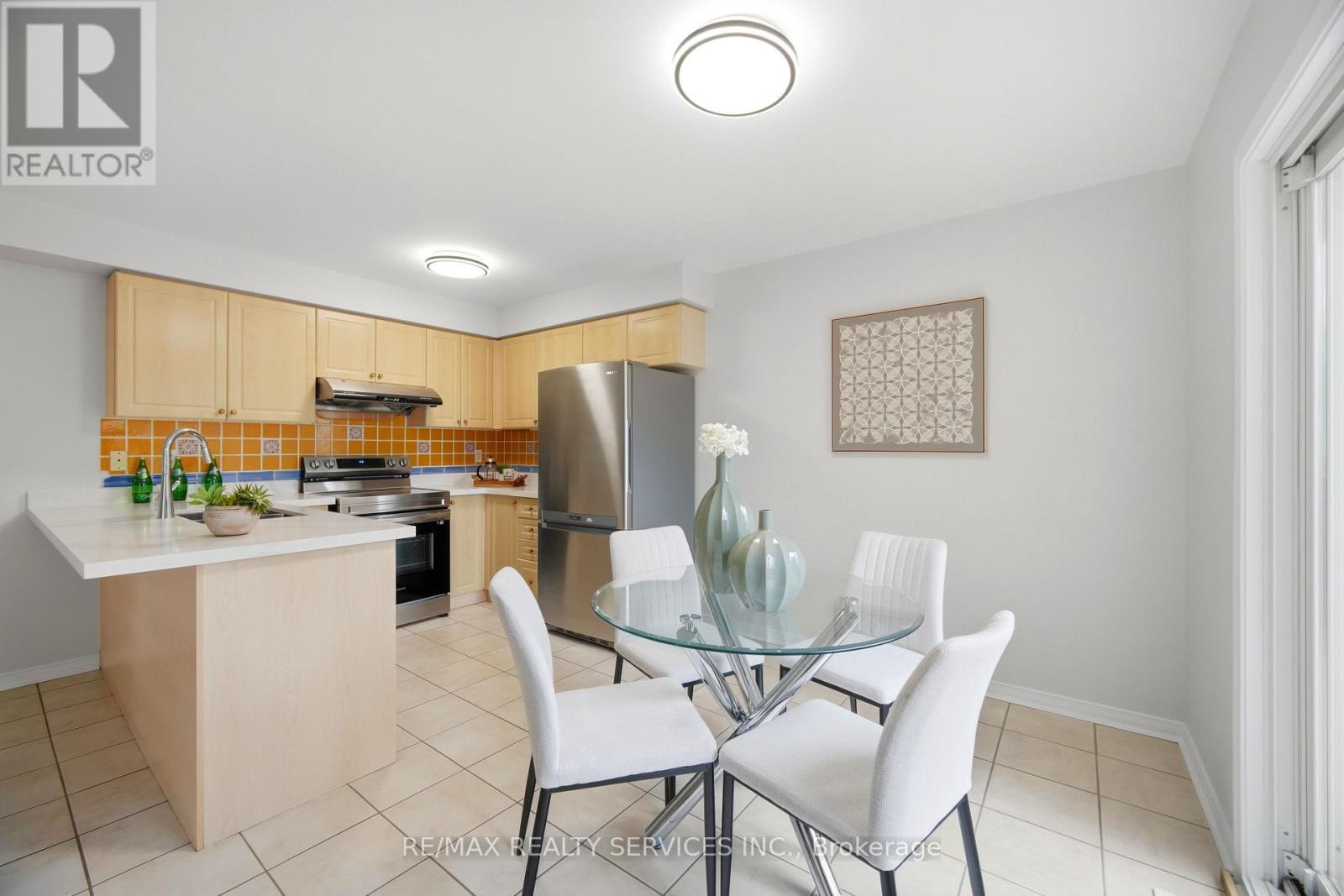21 Upper Highlands Drive, Brampton, ON - Indoor Photo Showing Other Room