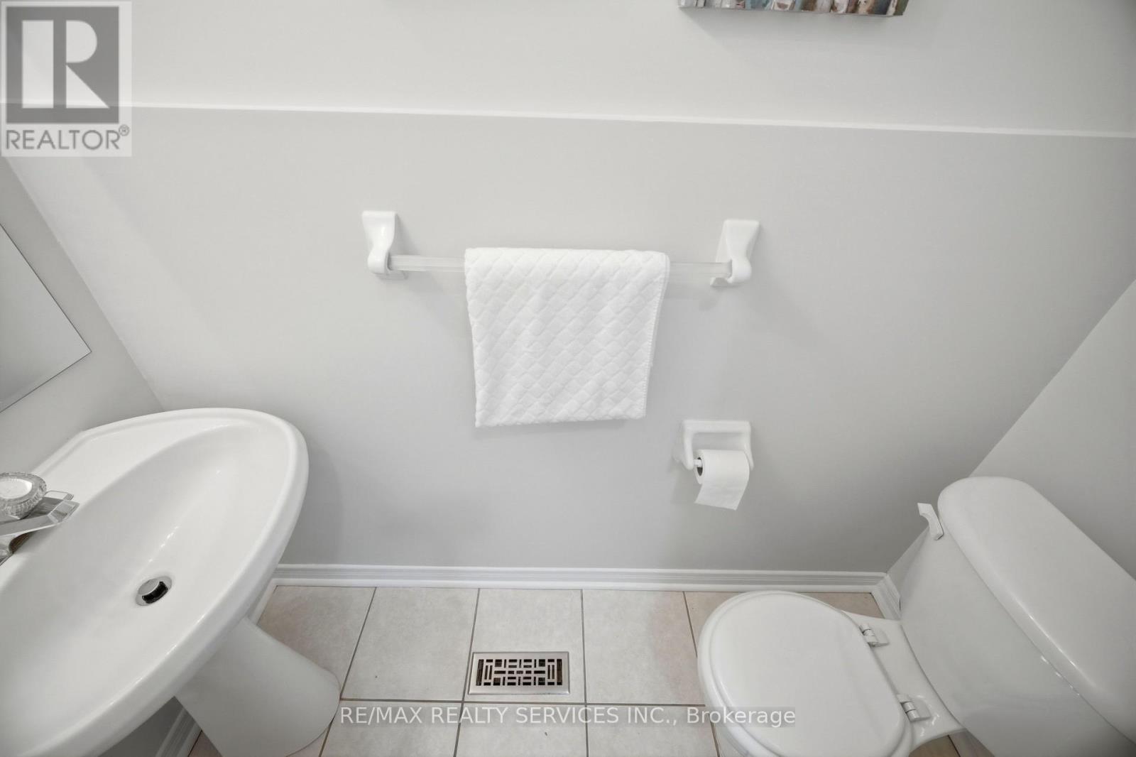 21 Upper Highlands Drive, Brampton, ON - Indoor Photo Showing Bathroom