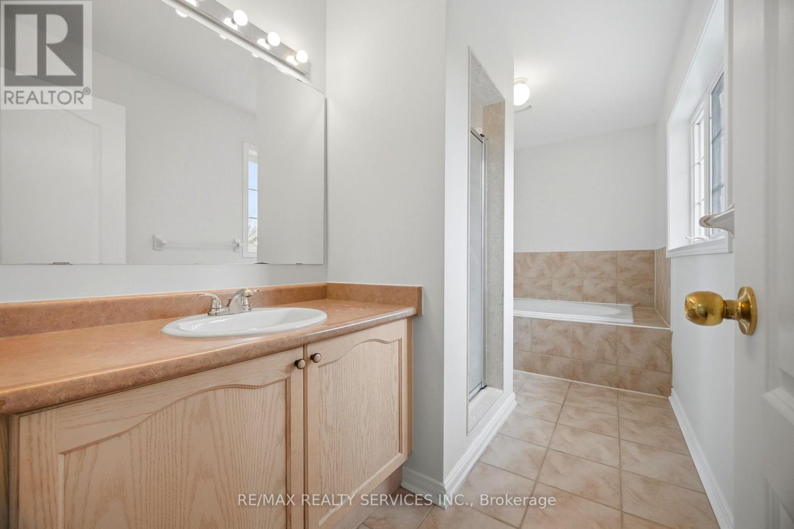 21 Upper Highlands Drive, Brampton, ON - Indoor Photo Showing Bathroom
