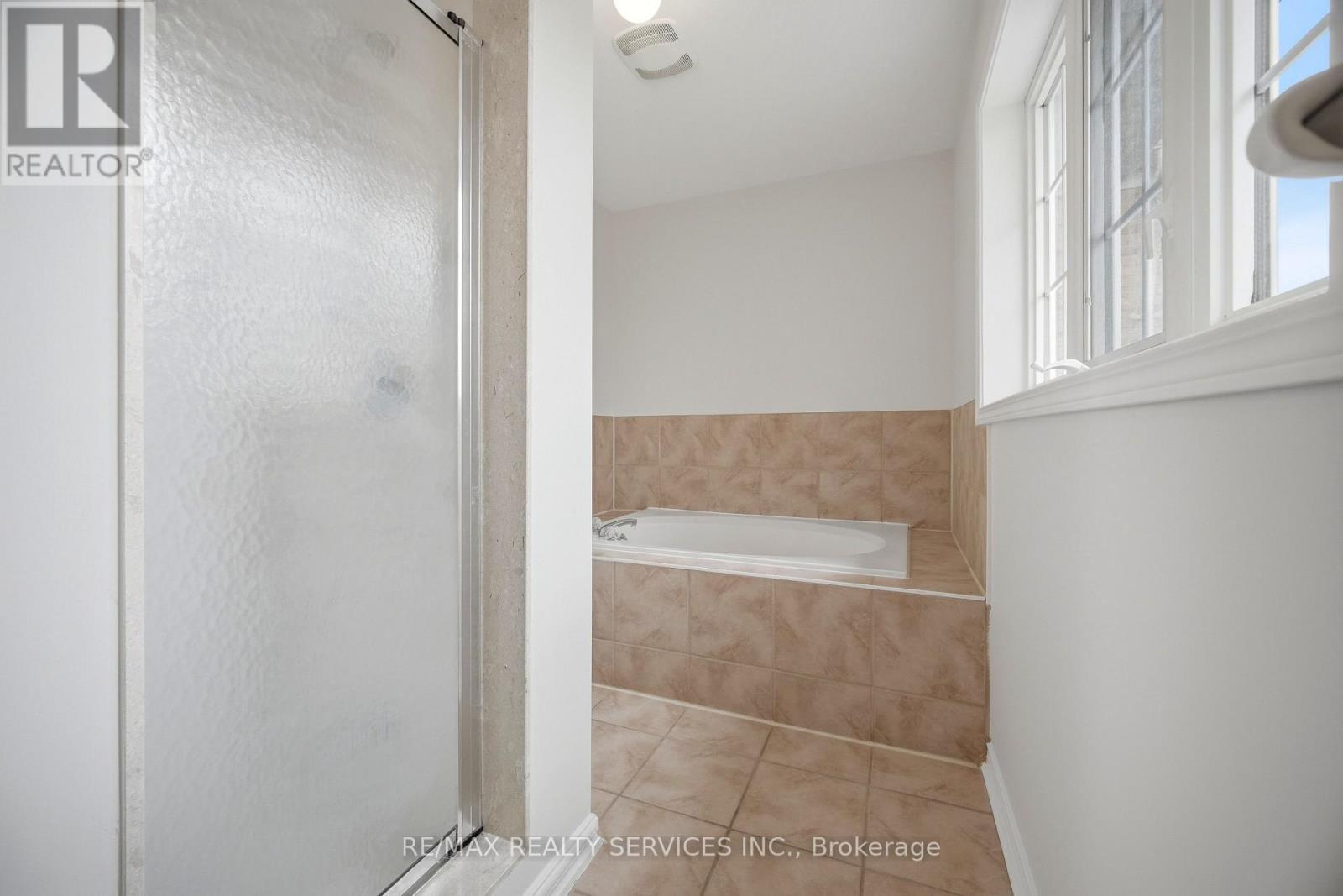21 Upper Highlands Drive, Brampton, ON - Indoor Photo Showing Bathroom
