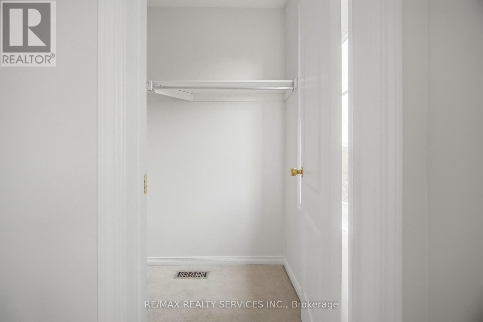 21 Upper Highlands Drive, Brampton, ON - Indoor