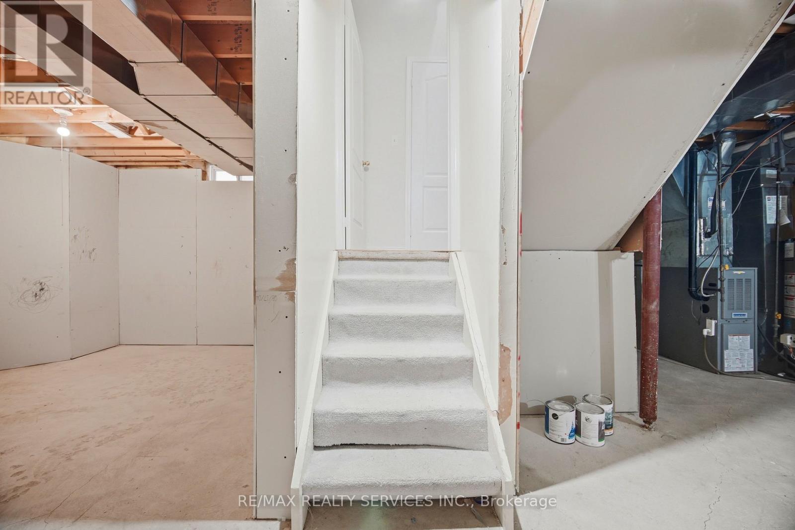 21 Upper Highlands Drive, Brampton, ON - Indoor