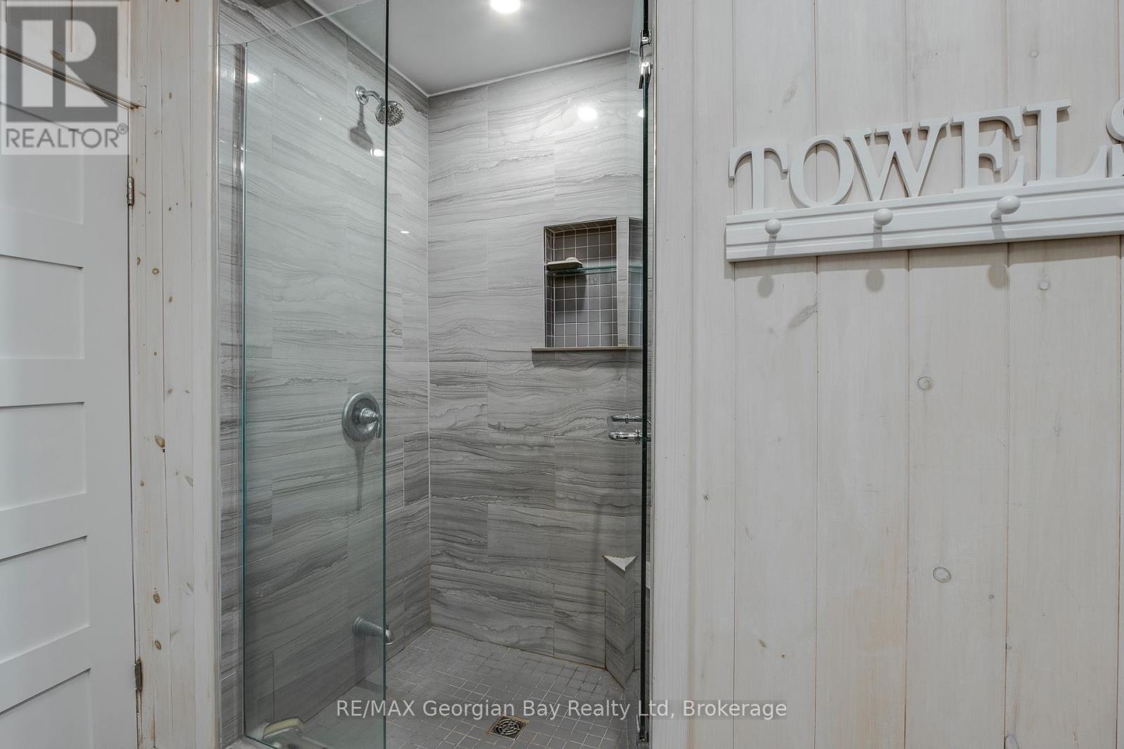 100 Nottawaga Drive, Tiny, ON - Indoor Photo Showing Bathroom