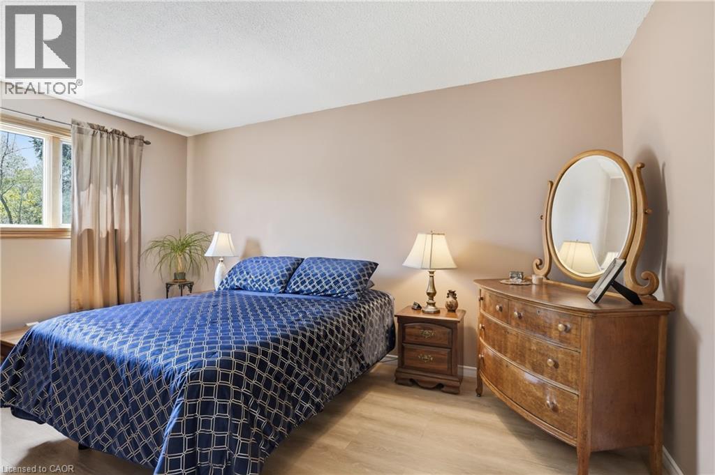13 Fallingbrook Drive, Fonthill, ON - Indoor Photo Showing Bedroom