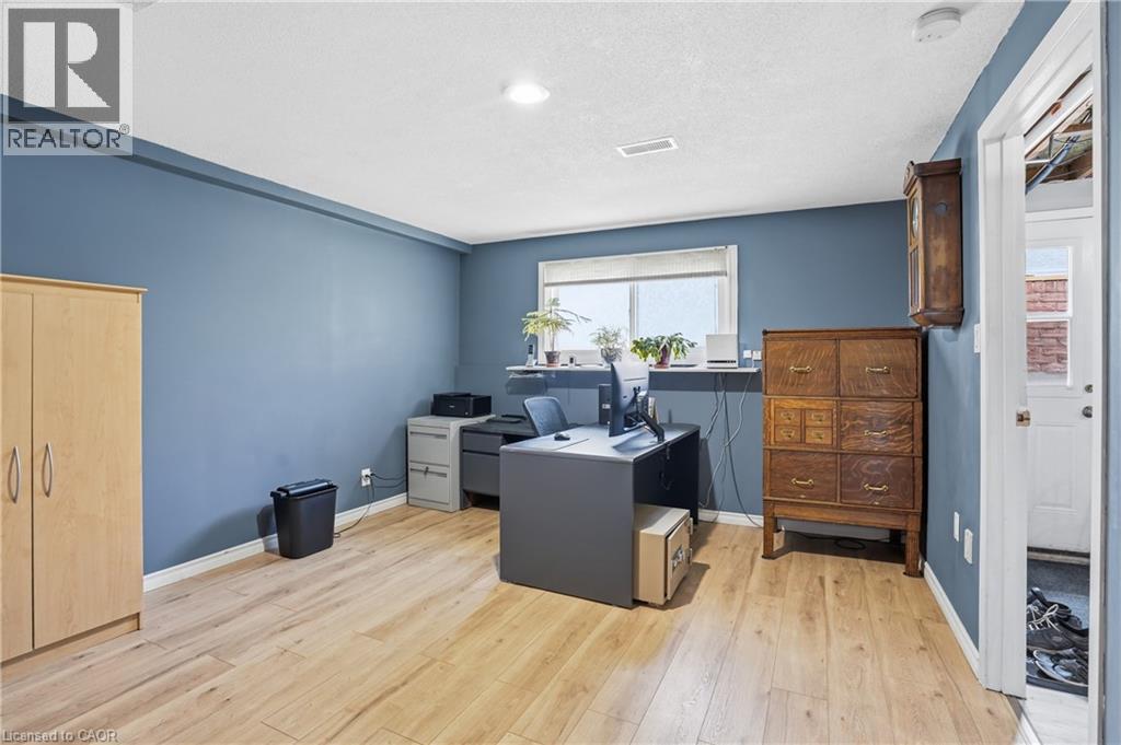 13 Fallingbrook Drive, Fonthill, ON - Indoor Photo Showing Other Room