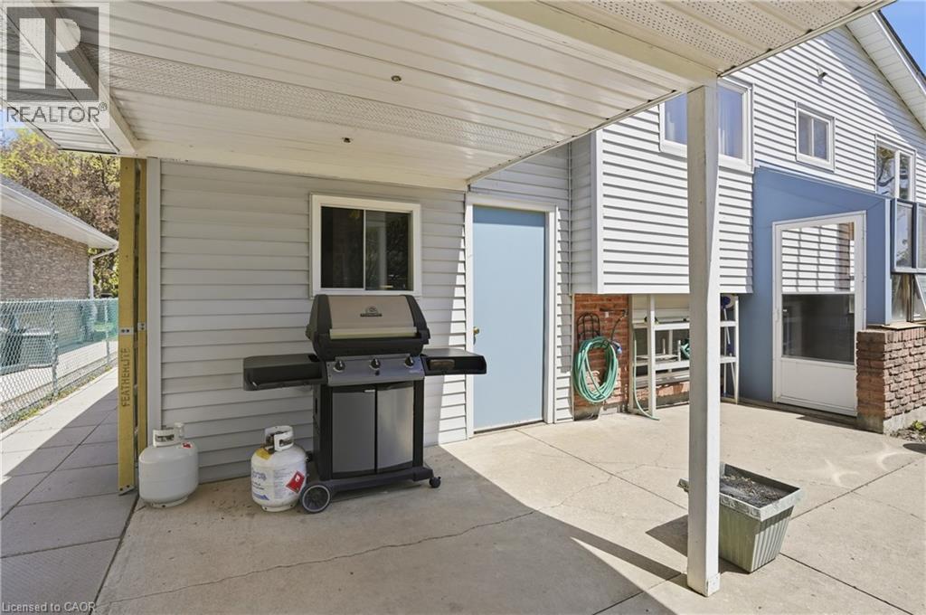 13 Fallingbrook Drive, Fonthill, ON - Outdoor With Exterior