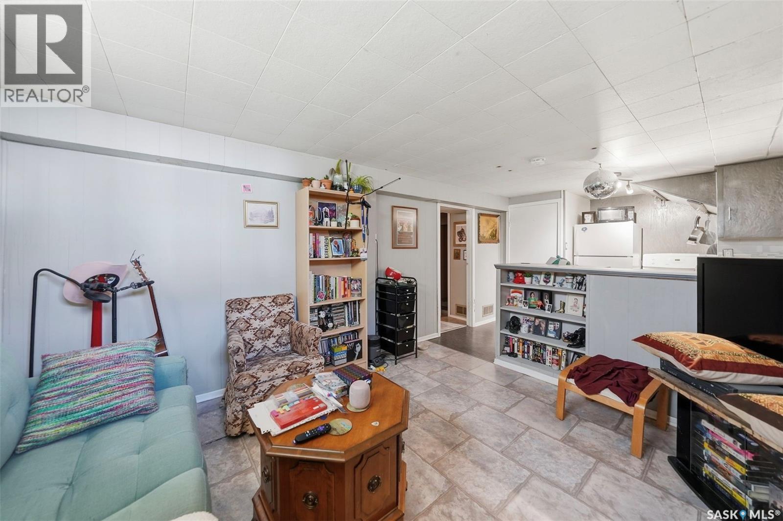 2129 Cairns Avenue, Saskatoon, SK - Indoor