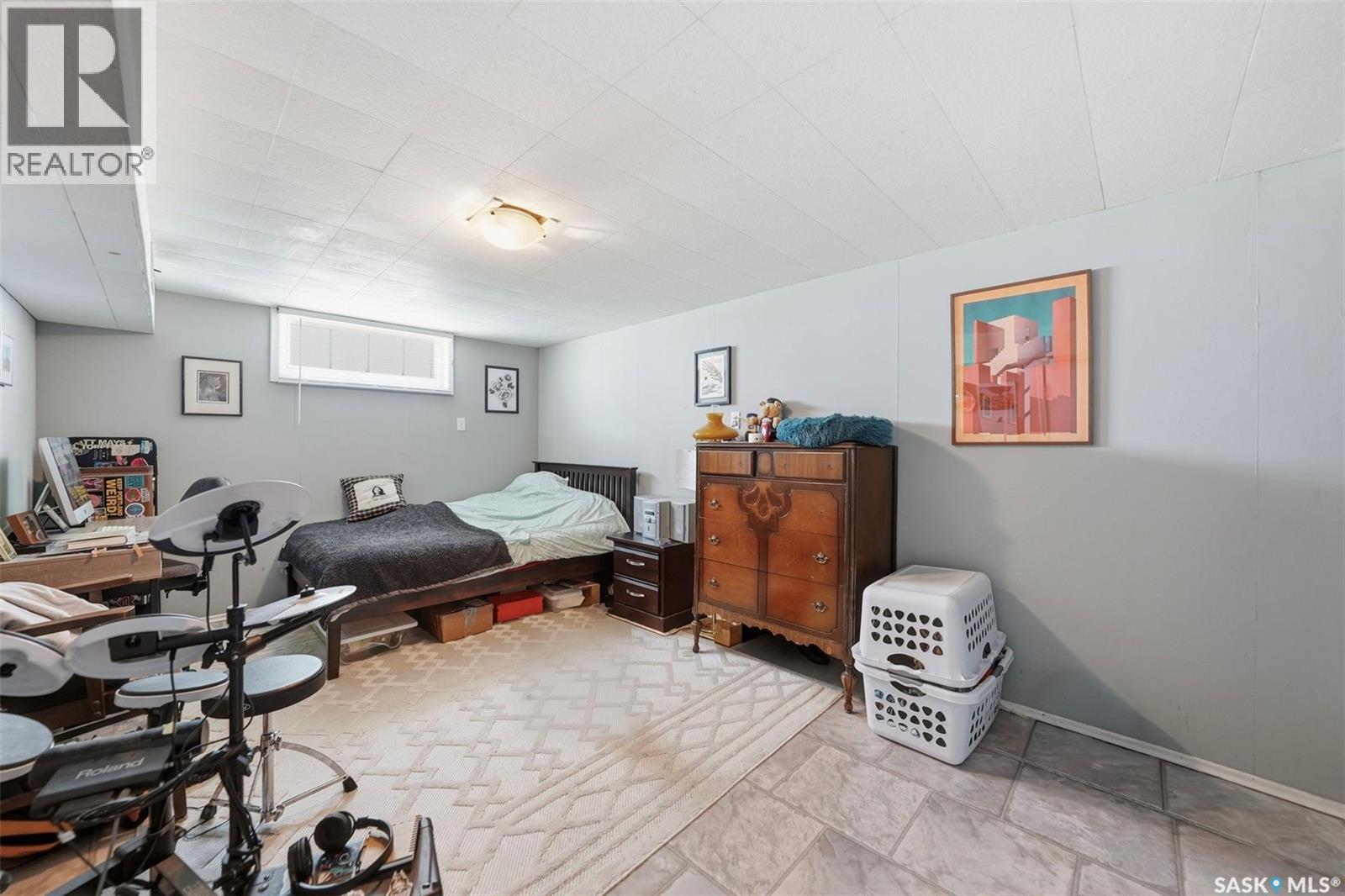 2129 Cairns Avenue, Saskatoon, SK - Indoor Photo Showing Bedroom