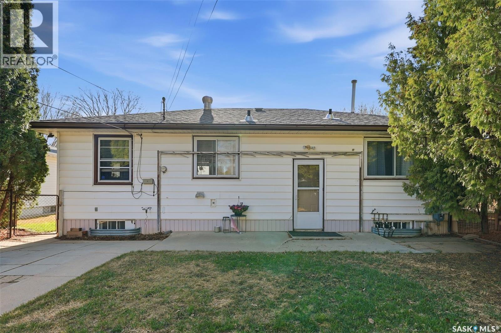 2129 Cairns Avenue, Saskatoon, SK - Outdoor