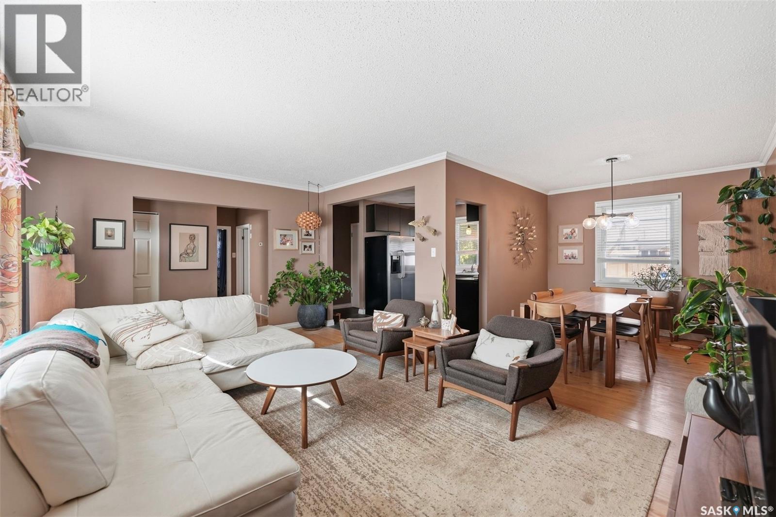 2129 Cairns Avenue, Saskatoon, SK - Indoor Photo Showing Living Room
