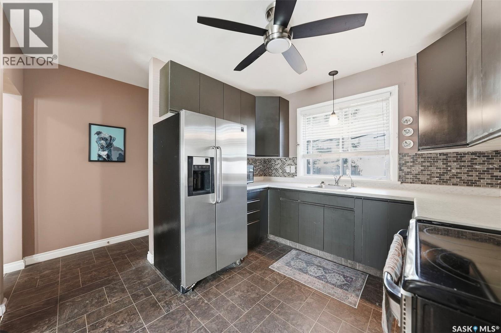 2129 Cairns Avenue, Saskatoon, SK - Indoor Photo Showing Kitchen