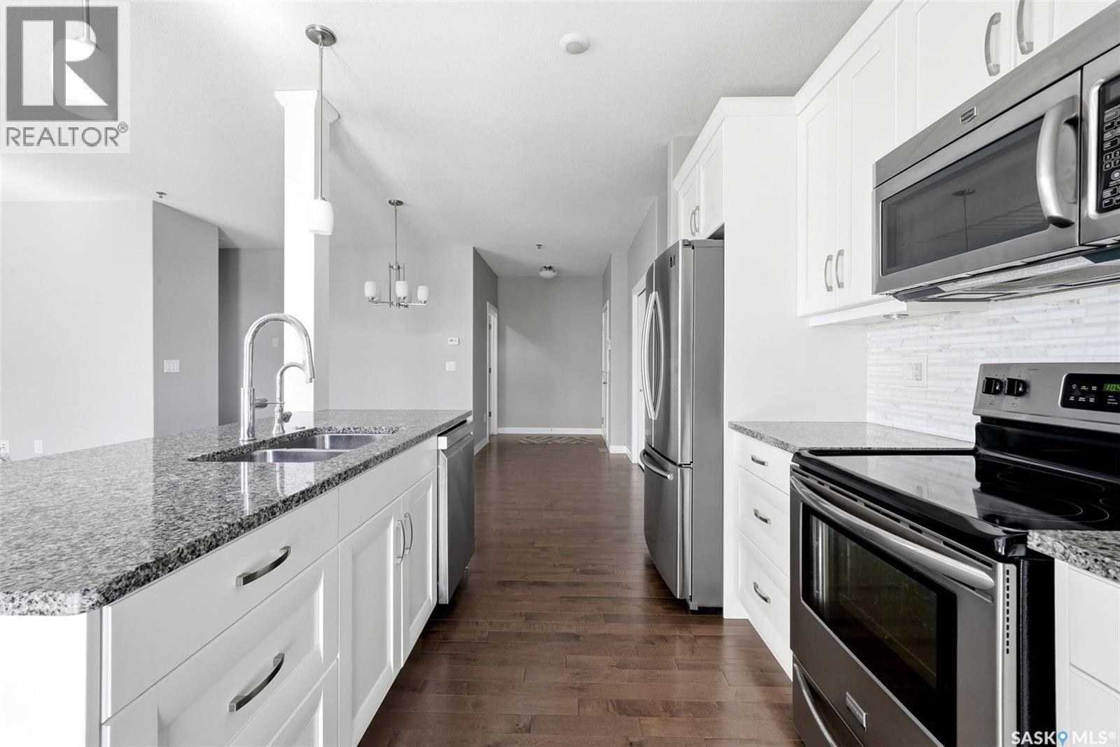 305 1515 Anson Road, Regina, SK - Indoor Photo Showing Kitchen With Stainless Steel Kitchen With Double Sink With Upgraded Kitchen