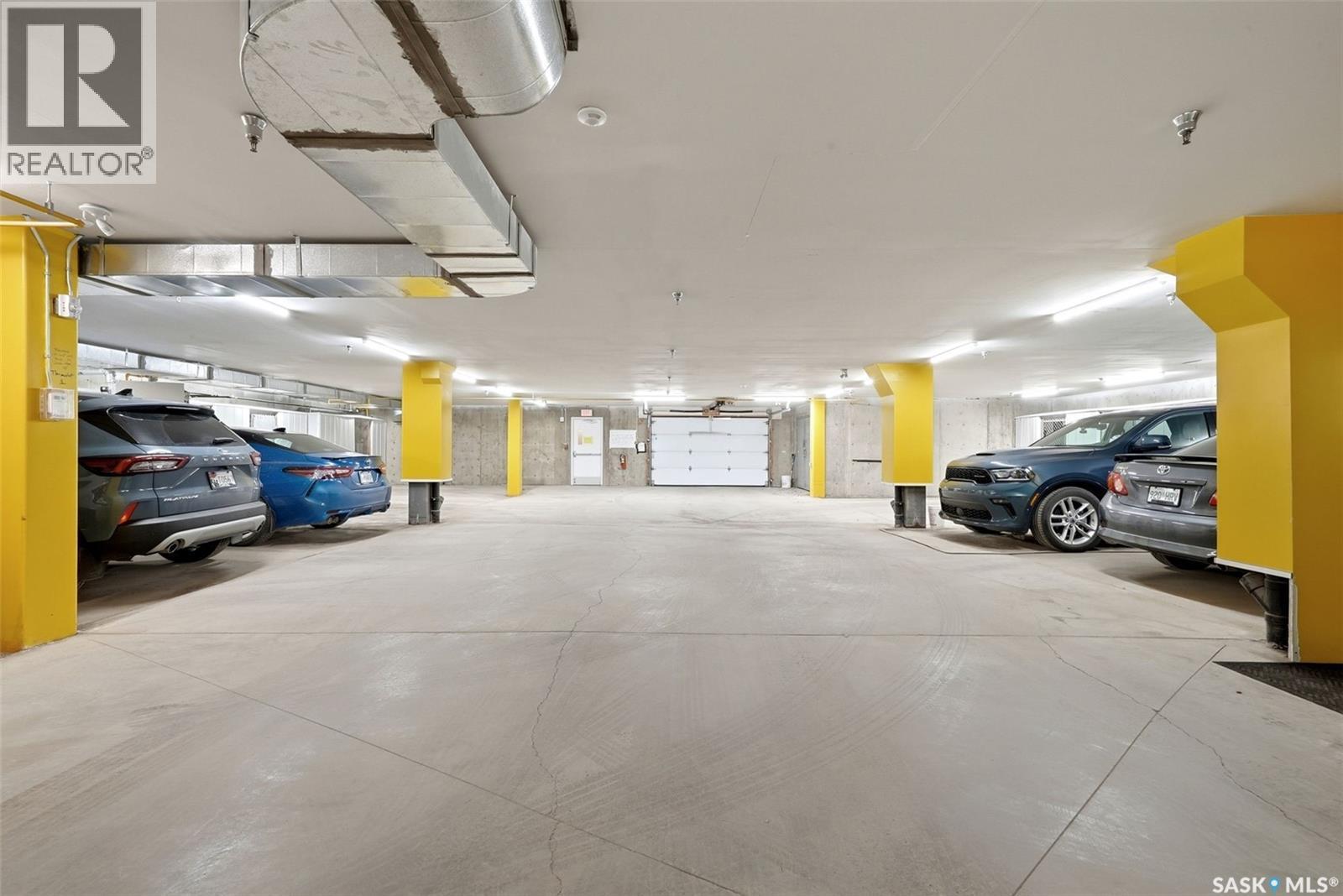 305 1515 Anson Road, Regina, SK - Indoor Photo Showing Garage