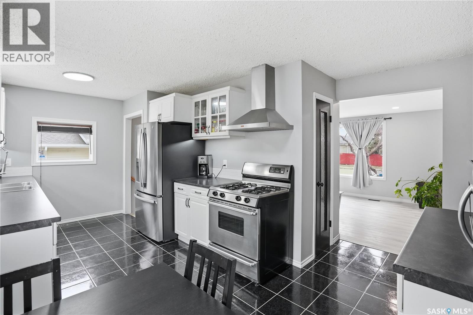 1630 1St Avenue N, Regina, SK - Indoor Photo Showing Kitchen