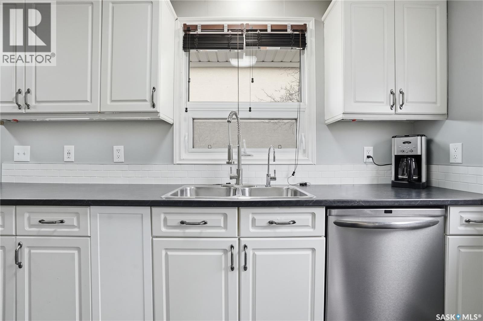 1630 1St Avenue N, Regina, SK - Indoor Photo Showing Kitchen With Double Sink