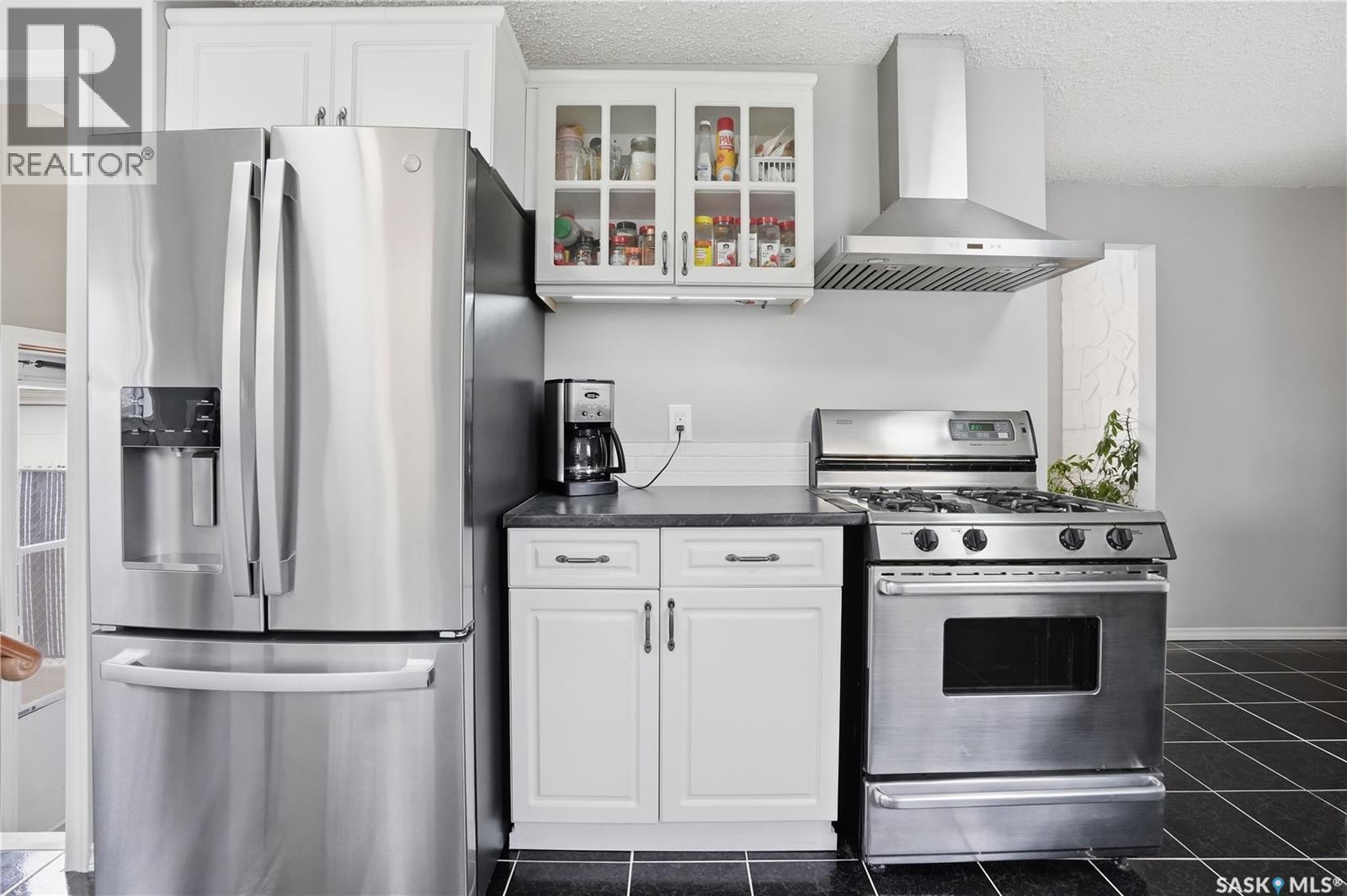1630 1St Avenue N, Regina, SK - Indoor Photo Showing Kitchen With Stainless Steel Kitchen