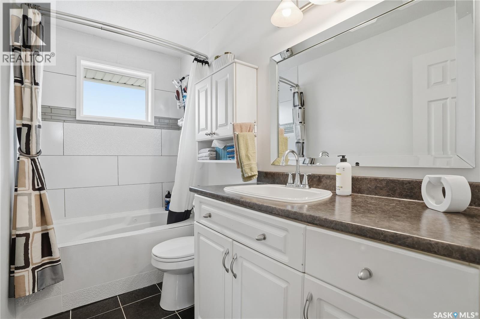 1630 1St Avenue N, Regina, SK - Indoor Photo Showing Bathroom