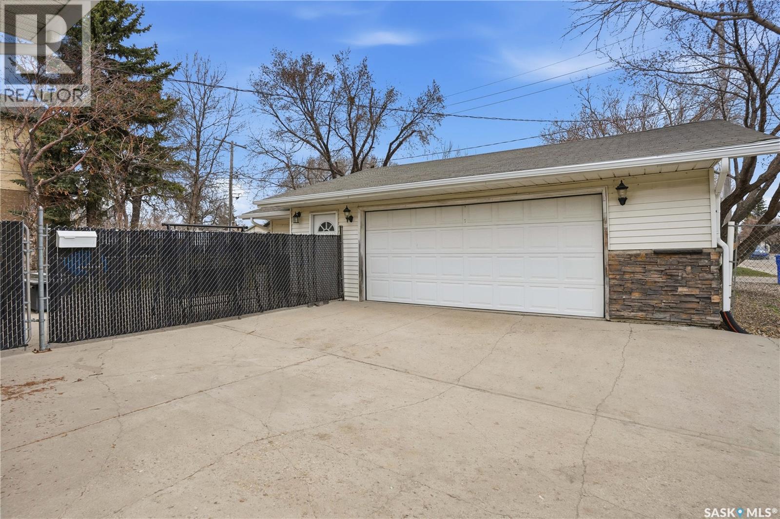 1630 1St Avenue N, Regina, SK - Outdoor With Exterior