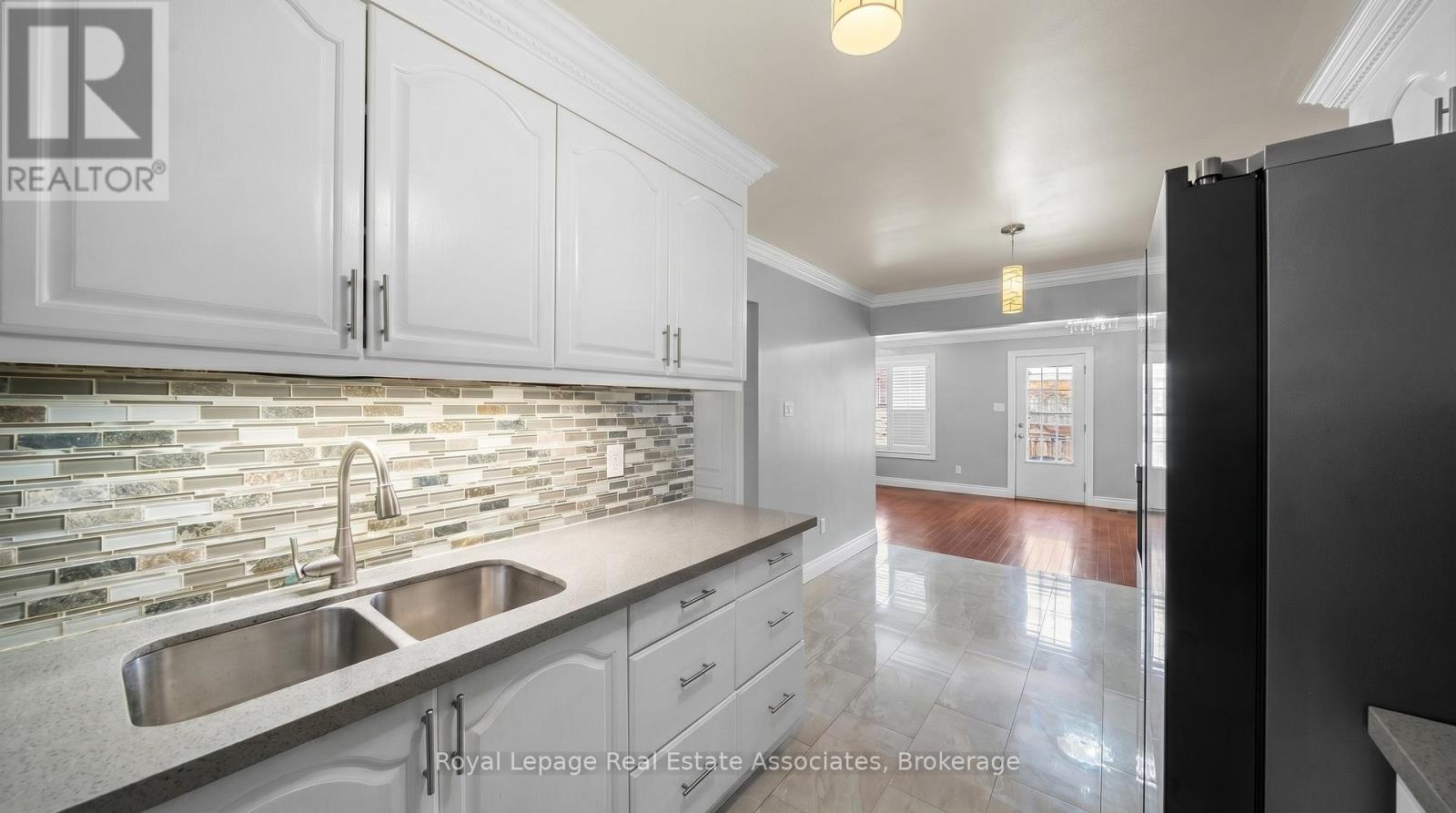 95 Quantrell Trail, Toronto, ON - Indoor Photo Showing Kitchen With Double Sink With Upgraded Kitchen