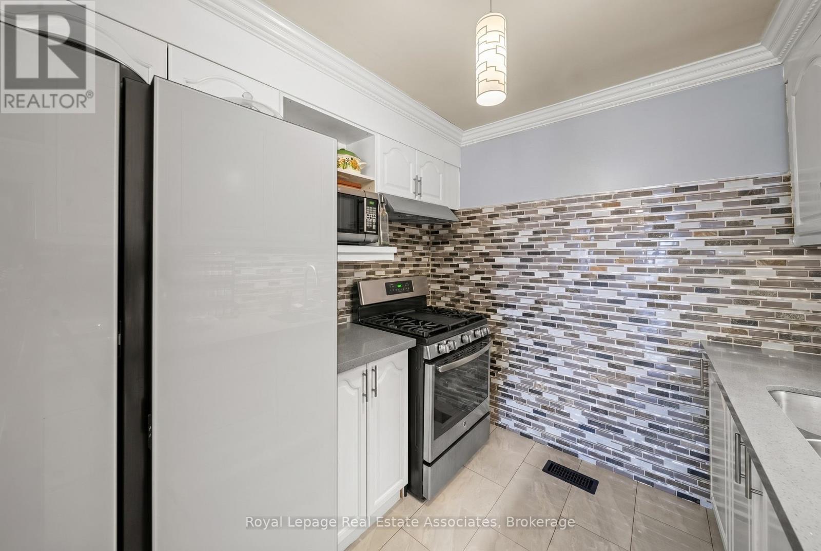 95 Quantrell Trail, Toronto, ON - Indoor Photo Showing Kitchen