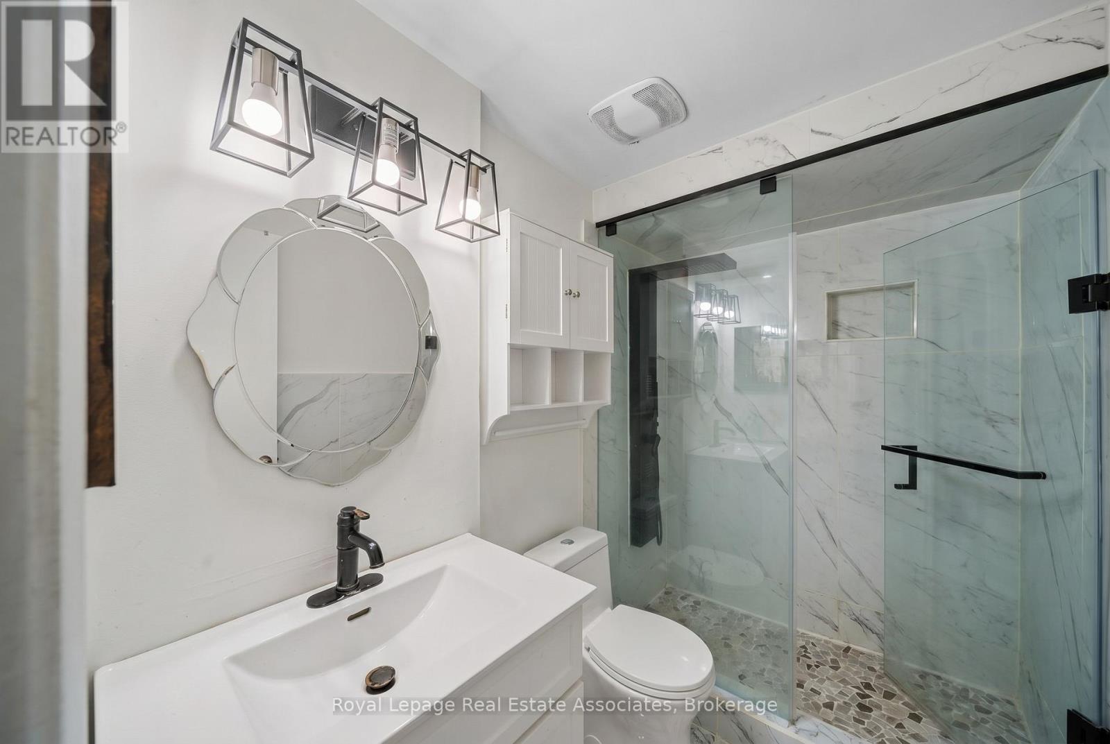 95 Quantrell Trail, Toronto, ON - Indoor Photo Showing Bathroom