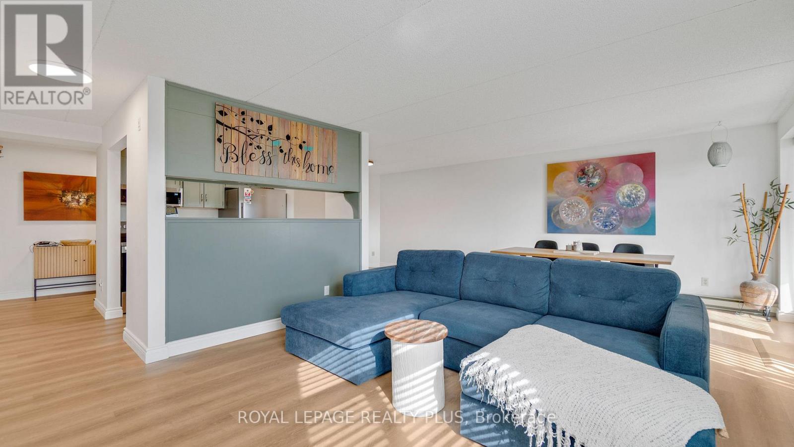 603 - 8 Christopher Court, Guelph, ON - Indoor Photo Showing Living Room