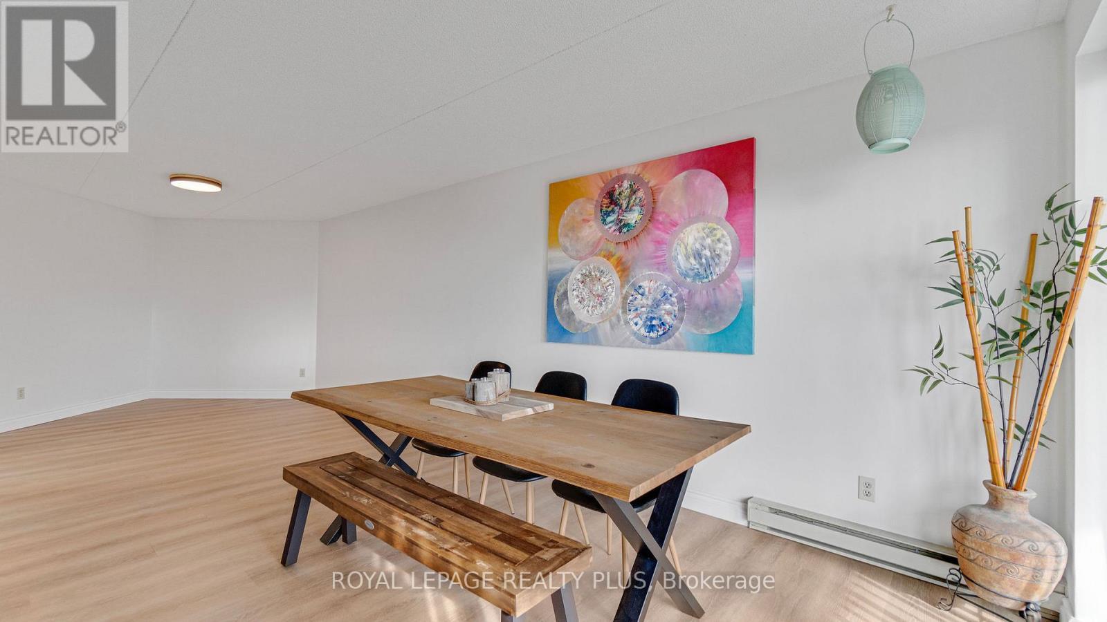 603 - 8 Christopher Court, Guelph, ON - Indoor Photo Showing Dining Room