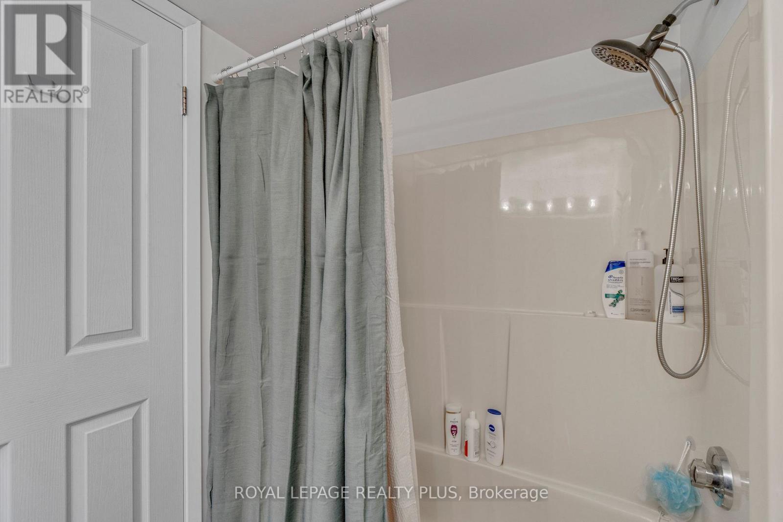 603 - 8 Christopher Court, Guelph, ON - Indoor Photo Showing Bathroom