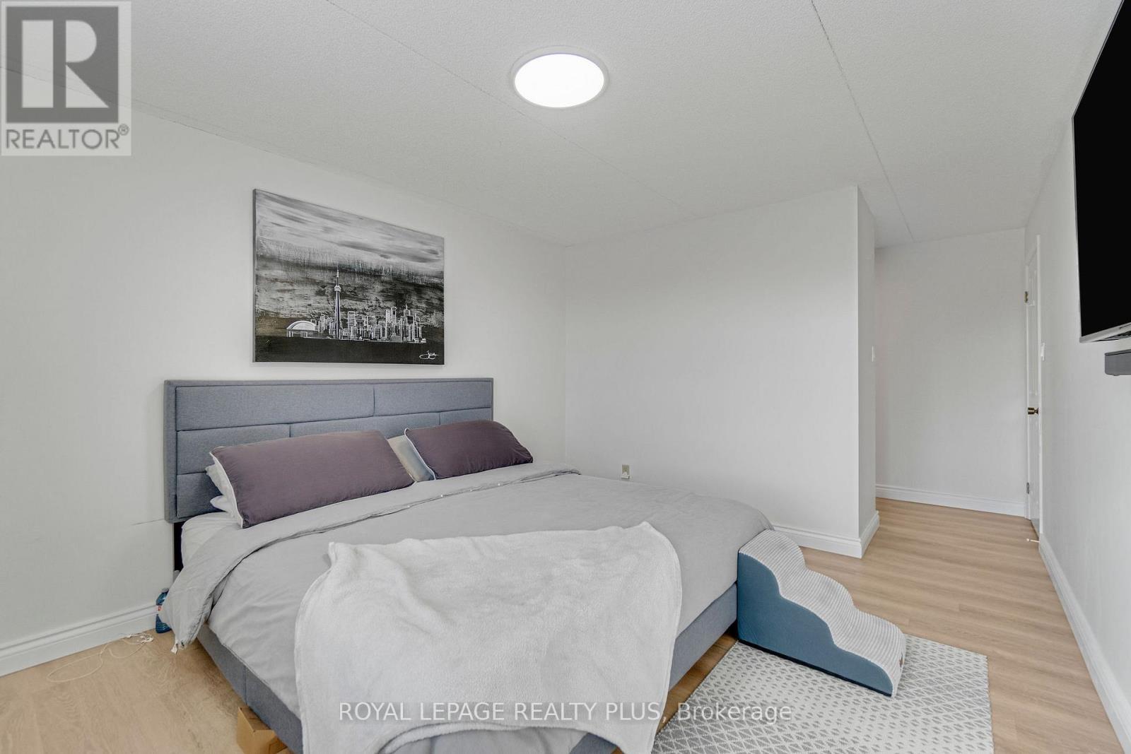 603 - 8 Christopher Court, Guelph, ON - Indoor Photo Showing Bedroom