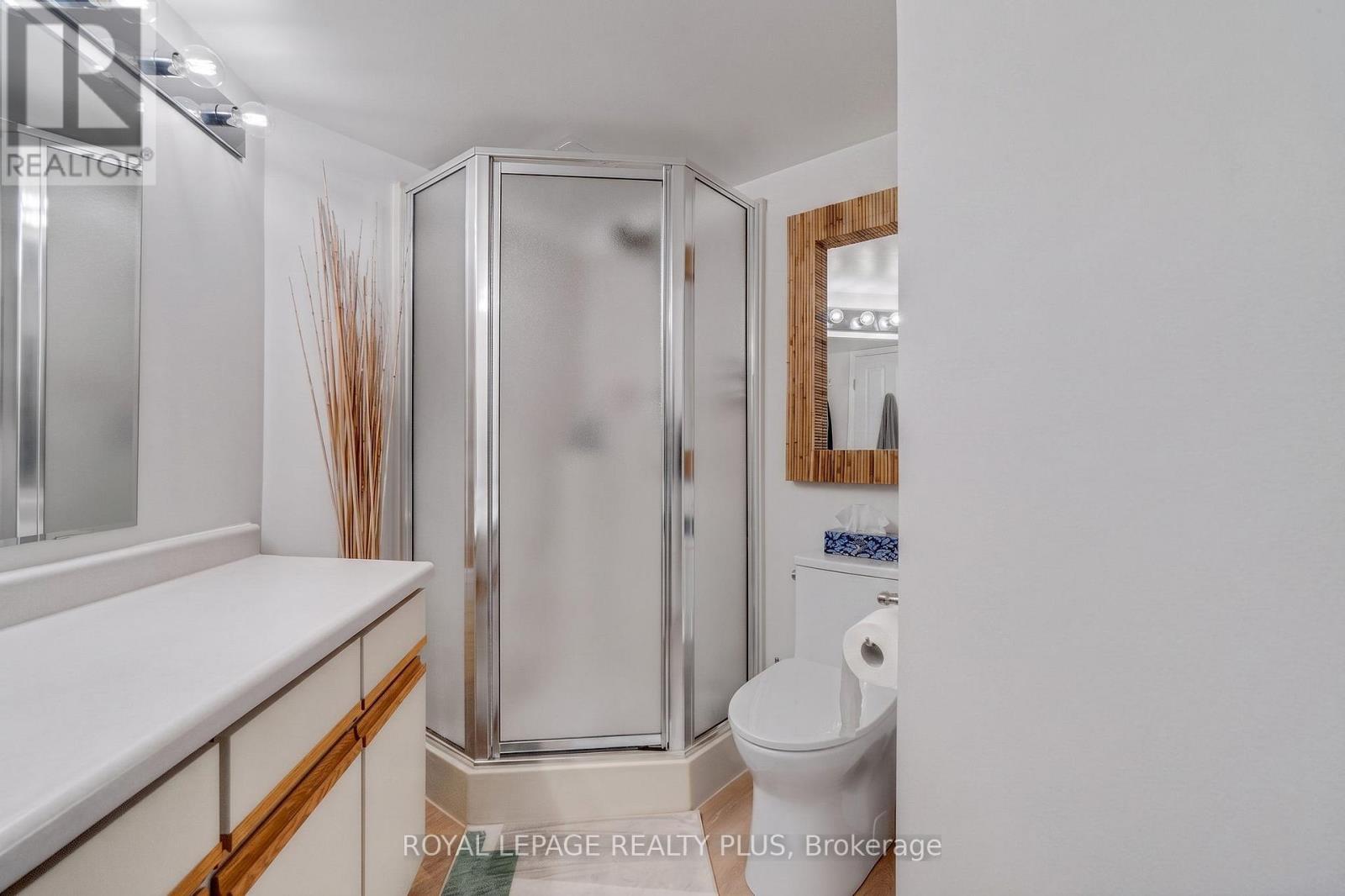 603 - 8 Christopher Court, Guelph, ON - Indoor Photo Showing Bathroom